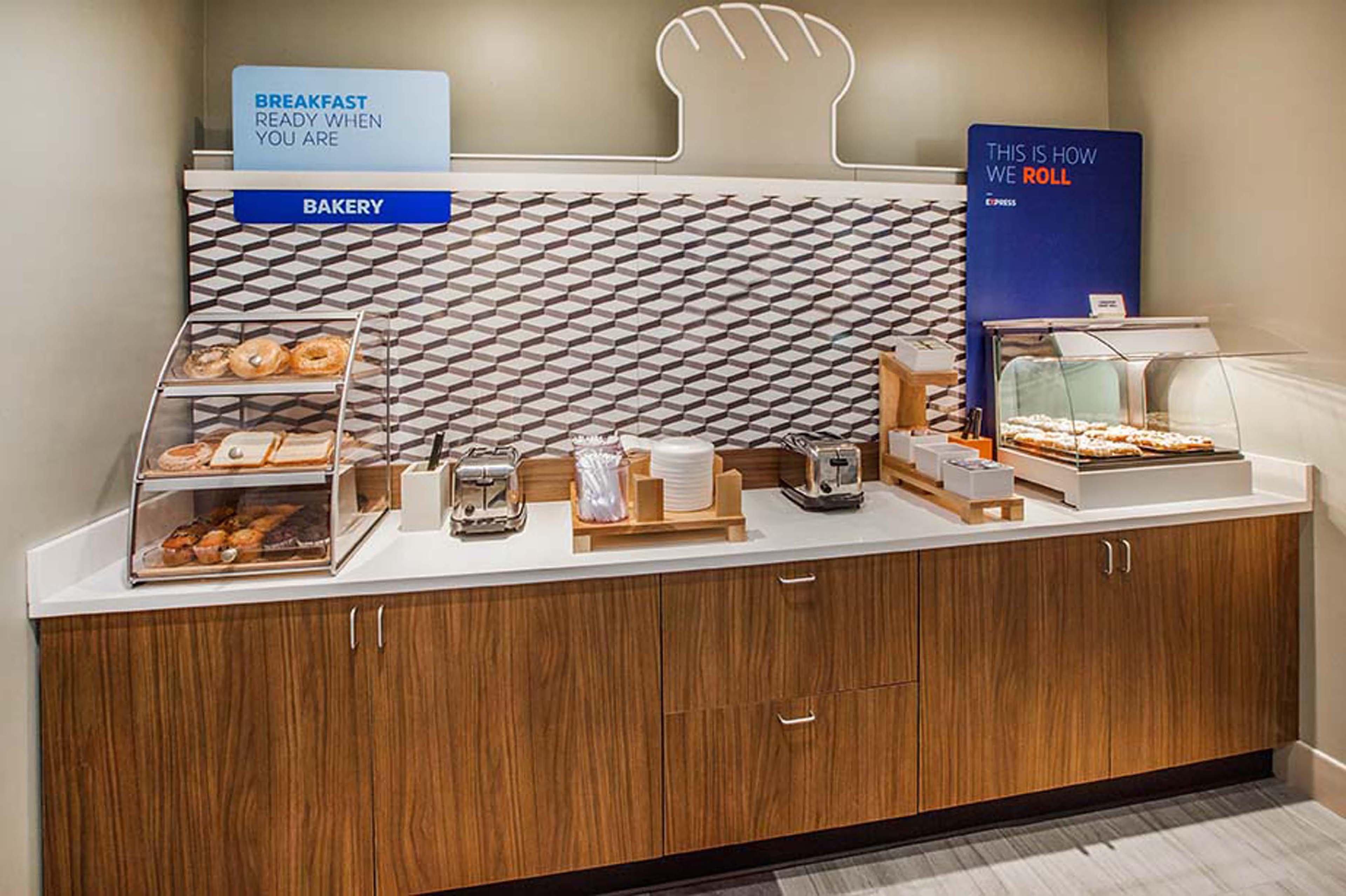 Holiday Inn Express Holland By Ihg Kültér fotó