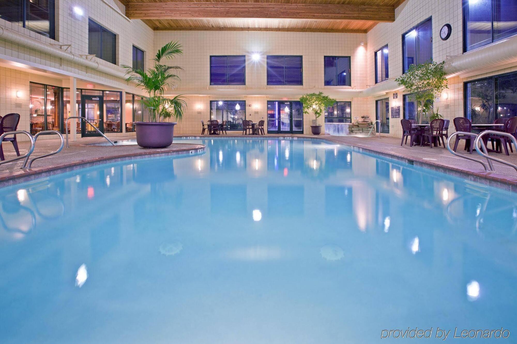 Holiday Inn Express Holland By Ihg Kültér fotó